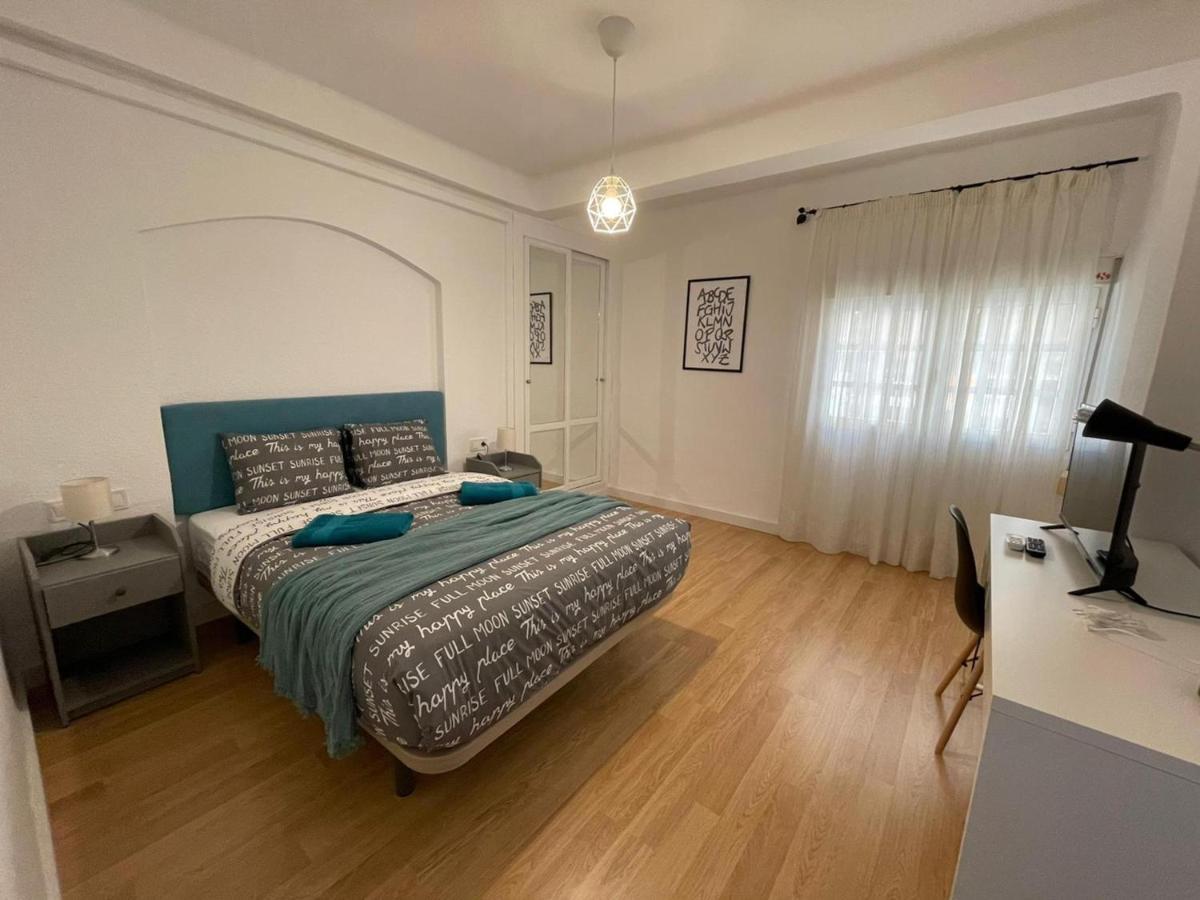 Holidays2Malaga 2 Bedroom Armengual De La Mota Close Shopping Center Kültér fotó
