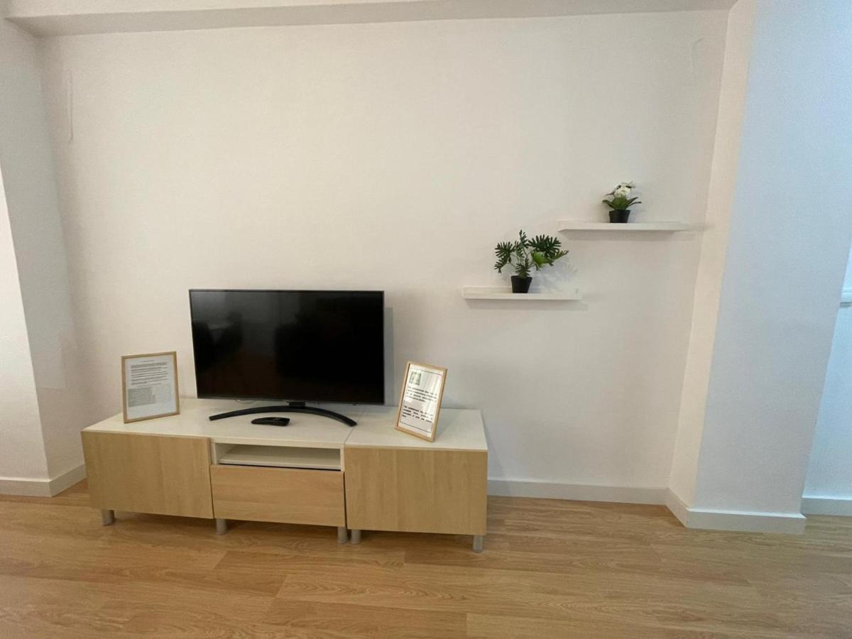 Holidays2Malaga 2 Bedroom Armengual De La Mota Close Shopping Center Kültér fotó