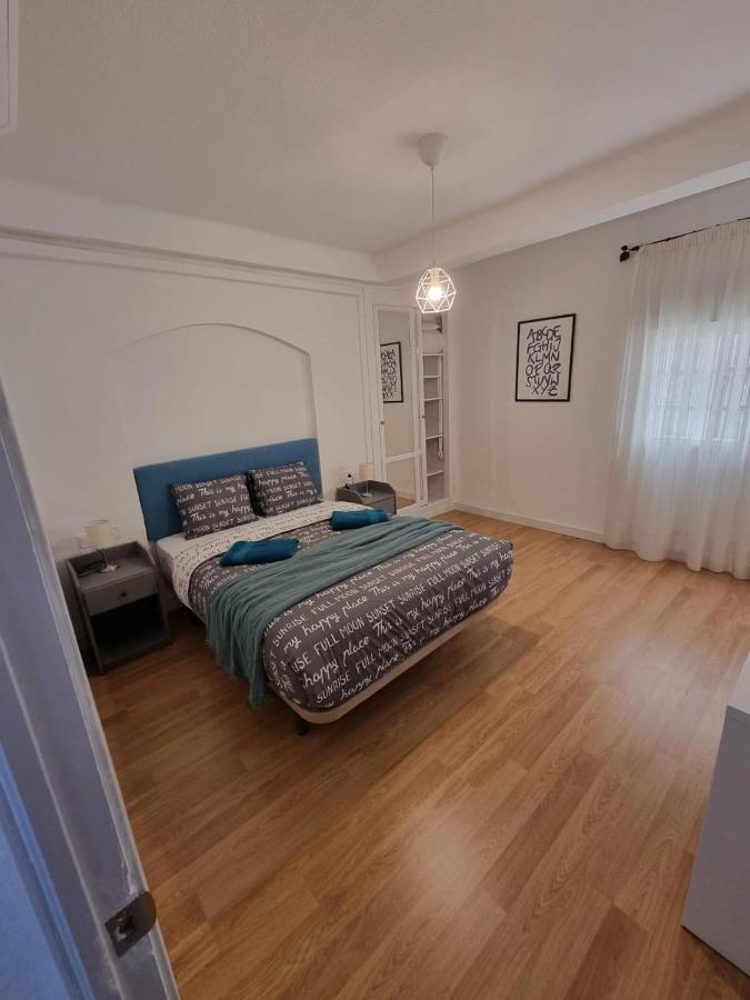 Holidays2Malaga 2 Bedroom Armengual De La Mota Close Shopping Center Kültér fotó