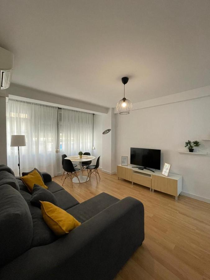 Holidays2Malaga 2 Bedroom Armengual De La Mota Close Shopping Center Kültér fotó