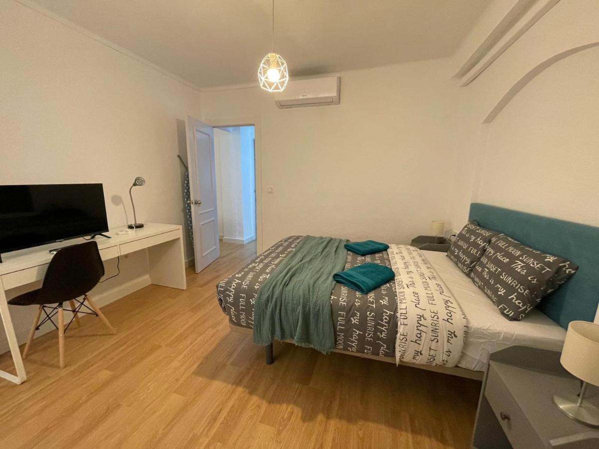 Holidays2Malaga 2 Bedroom Armengual De La Mota Close Shopping Center Kültér fotó