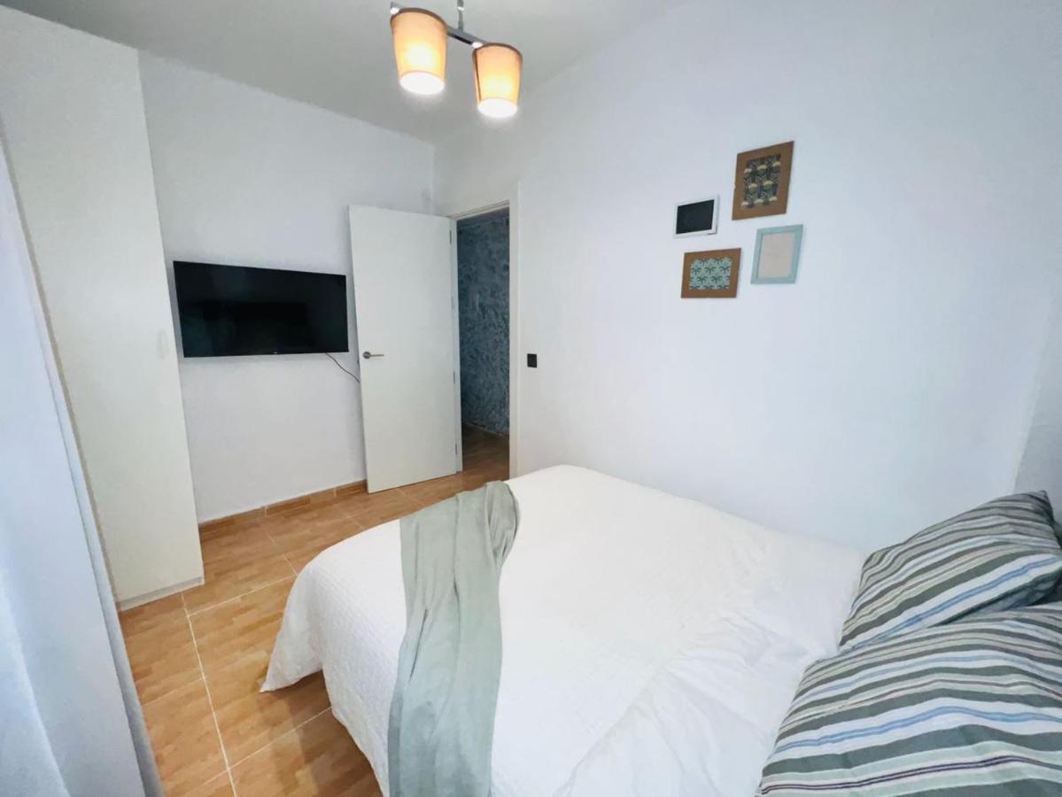 Holidays2Malaga 2 Bedroom Armengual De La Mota Close Shopping Center Kültér fotó