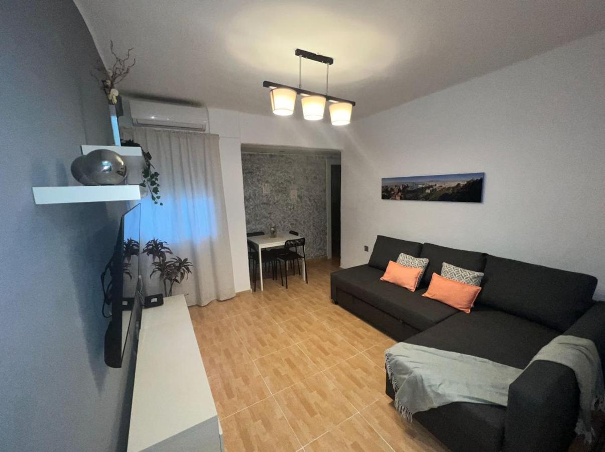 Holidays2Malaga 2 Bedroom Armengual De La Mota Close Shopping Center Kültér fotó