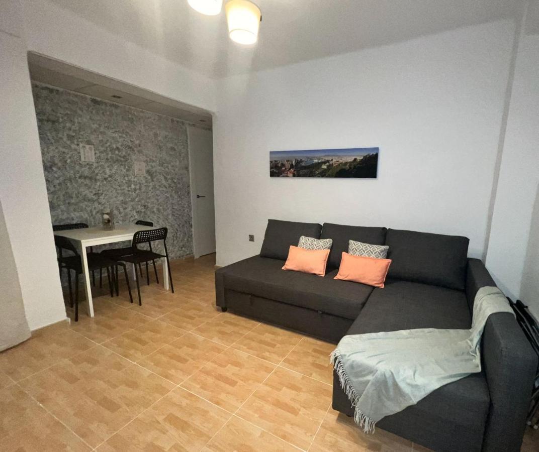 Holidays2Malaga 2 Bedroom Armengual De La Mota Close Shopping Center Kültér fotó