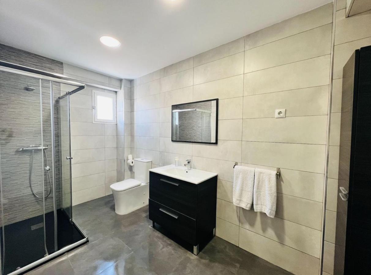 Holidays2Malaga 2 Bedroom Armengual De La Mota Close Shopping Center Kültér fotó