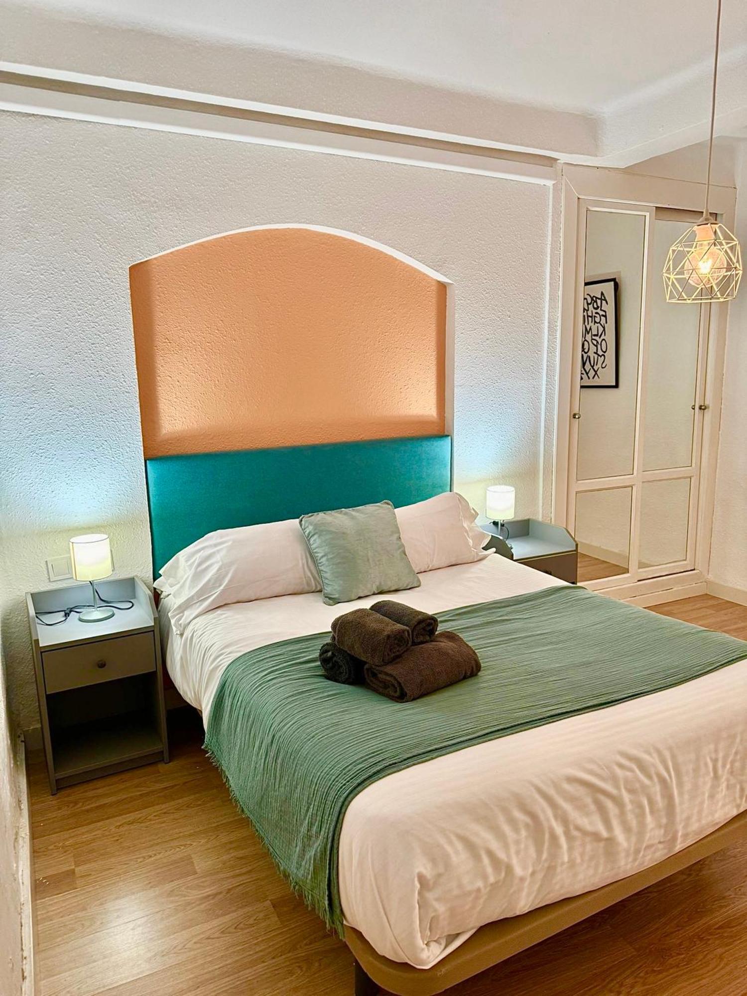 Holidays2Malaga 2 Bedroom Armengual De La Mota Close Shopping Center Kültér fotó